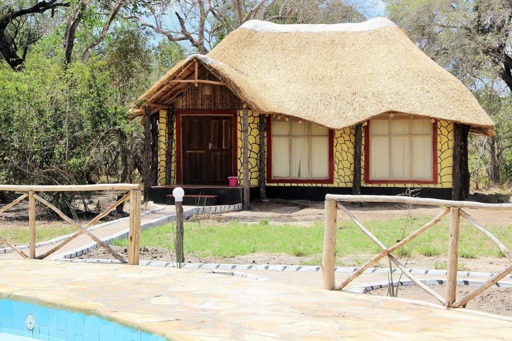 Готель Africa Safari Camp Mloka Екстер'єр фото